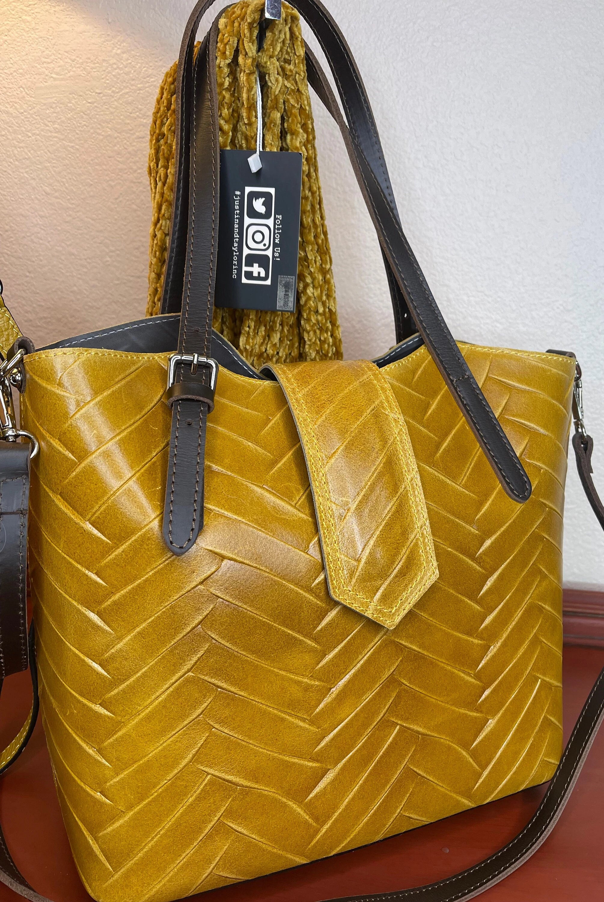 Genuine Italian Leather Shoulder Bag Fashion-Forward Bags At Exclusive Promotional Prices